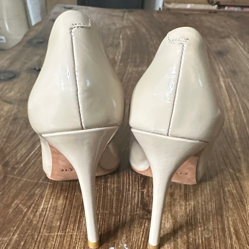 Coach Nude Patent Leather Pointed Toe Pumps with Bow - Picture 9 of 12